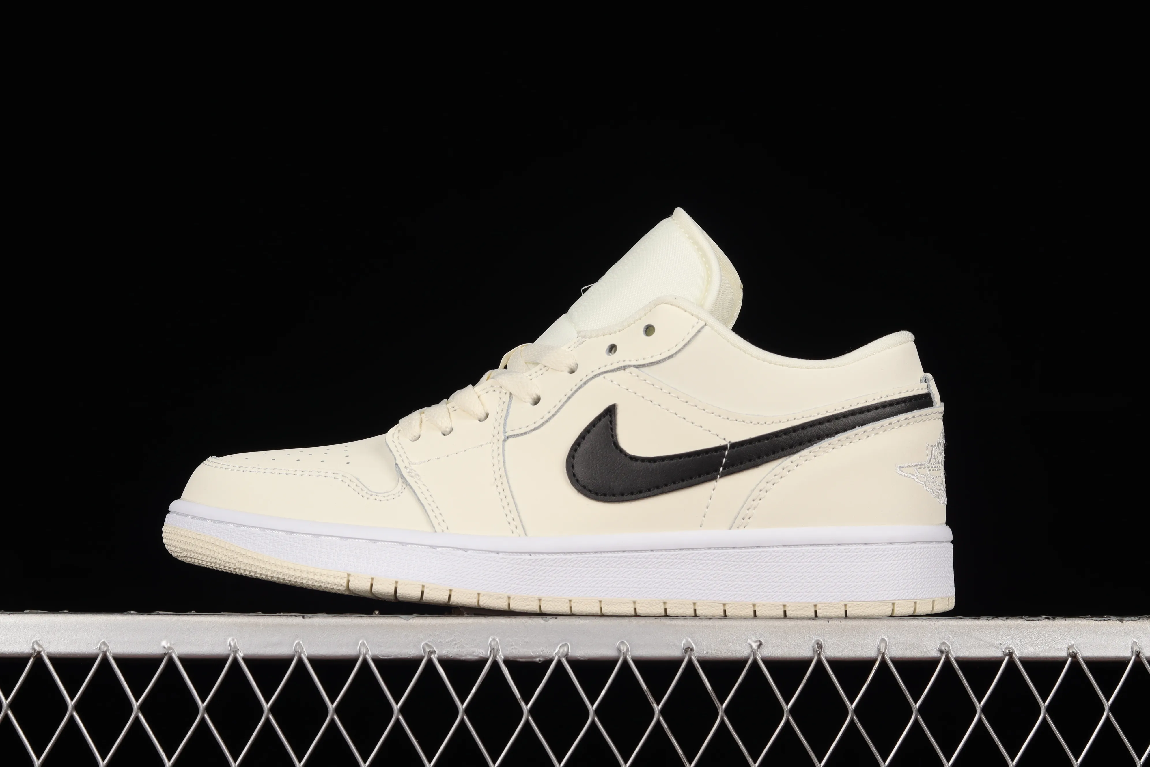 All categories Air Jordan Jordan series basketball shoes Air Jordan 1 Low Z version Air Jordan 1 Low AJ1 Joe 1 cream yellow low-top casual sneakers DC0774-121